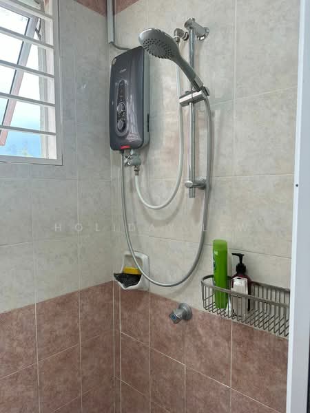 Kondominium untuk Dijual di Greenview Residence - Holiday Lew - Bathroom - PropertyGuru.com.my