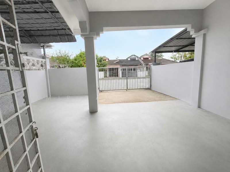 1-storey Terraced House for Sale in Taman Anggerik (Tampoi) - Amir Faris Rusli - Exterior - PropertyGuru.com.my
