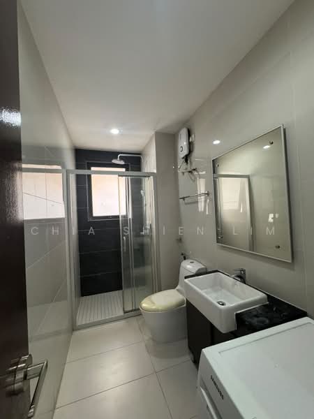 Condominium for Rent at Bay Point @ Country Garden Danga Bay - Chia Shien Lim - Bathroom - PropertyGuru.com.my