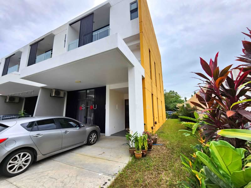 3-storey Terraced House for Sale in Lake Fields (Sungai Besi) - Suki Tan - Exterior - PropertyGuru.com.my