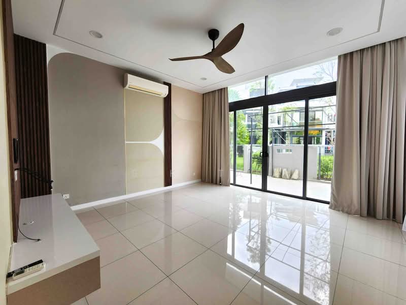3-storey Terraced House for Sale in Lake Fields (Sungai Besi) - Suki Tan - Living Room - PropertyGuru.com.my