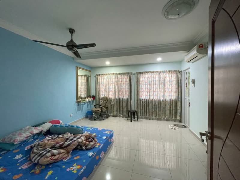 2-storey Terraced House for Sale in Taman Skudai Baru (Skudai) - Cora Loh - Bedroom - PropertyGuru.com.my