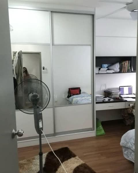 Kediaman Servis untuk Dijual di Park @ One South - Janet Au - Bedroom - PropertyGuru.com.my