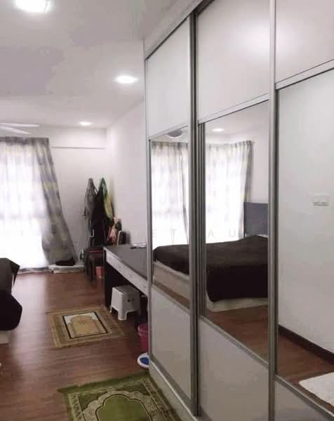 Kediaman Servis untuk Dijual di Park @ One South - Janet Au - Bedroom - PropertyGuru.com.my