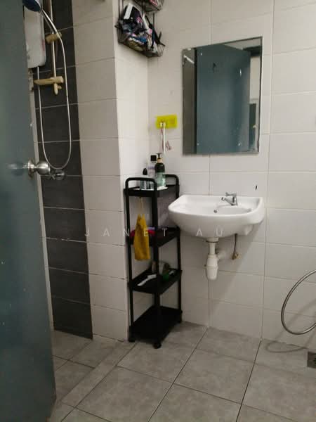 Kediaman Servis untuk Dijual di Park @ One South - Janet Au - Bathroom - PropertyGuru.com.my