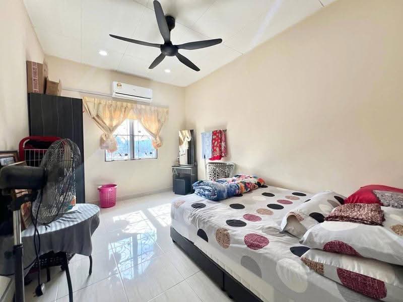 Rumah Teres 2-Tingkat untuk Dijual di Kota Kemuning (Shah Alam) - Mala Palanisamy - Bedroom - PropertyGuru.com.my