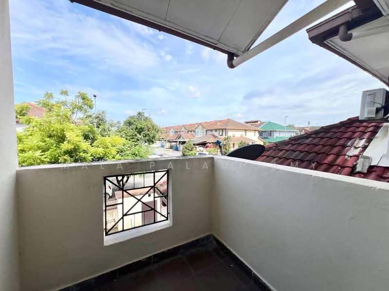 Rumah Teres 2-Tingkat untuk Dijual di Kota Kemuning (Shah Alam) - Mala Palanisamy - Balcony - PropertyGuru.com.my