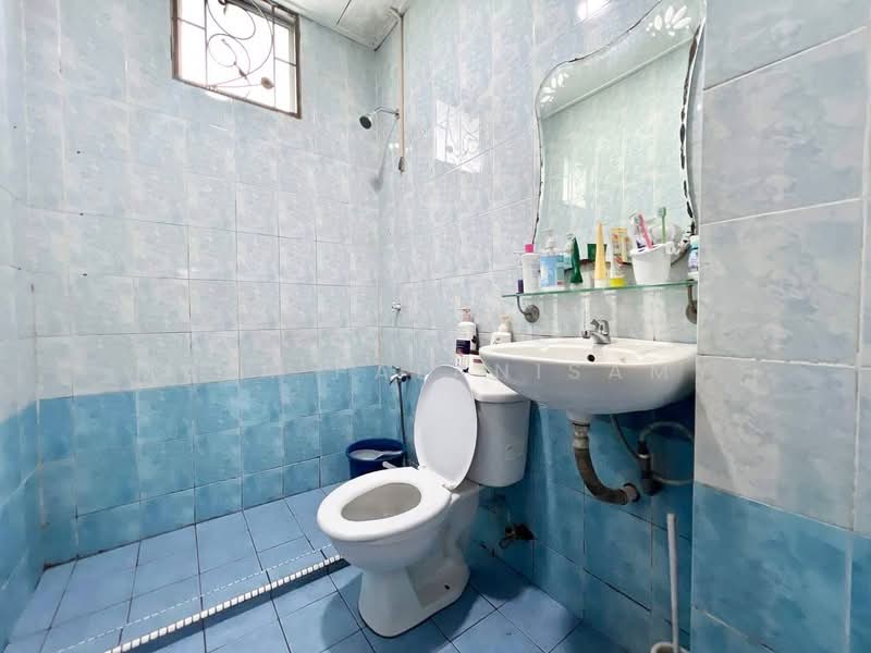 Rumah Teres 2-Tingkat untuk Dijual di Kota Kemuning (Shah Alam) - Mala Palanisamy - Bathroom - PropertyGuru.com.my
