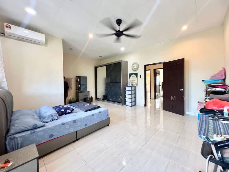 Rumah Teres 2-Tingkat untuk Dijual di Kota Kemuning (Shah Alam) - Mala Palanisamy - Bedroom - PropertyGuru.com.my
