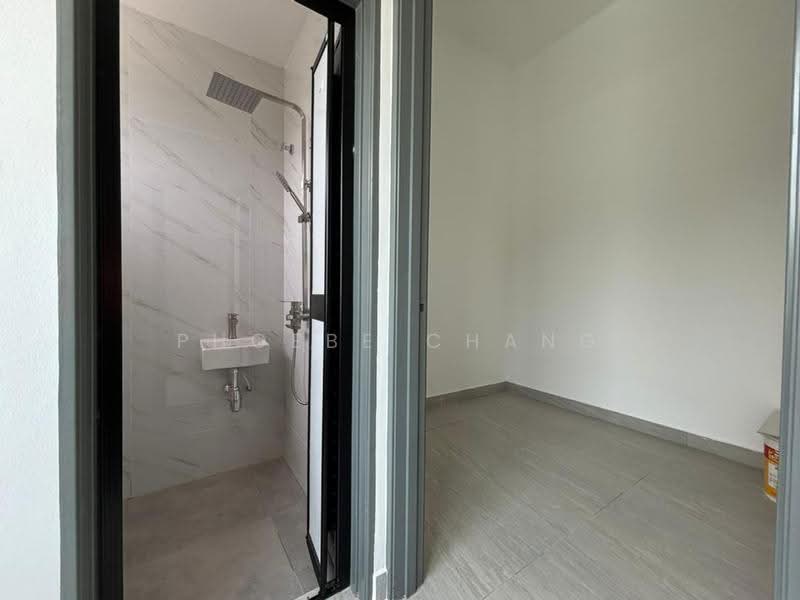 Rumah Berkembar untuk Dijual di Ipoh (Perak) - Phoebe Chang - Maid room w/ bathroom - PropertyGuru.com.my