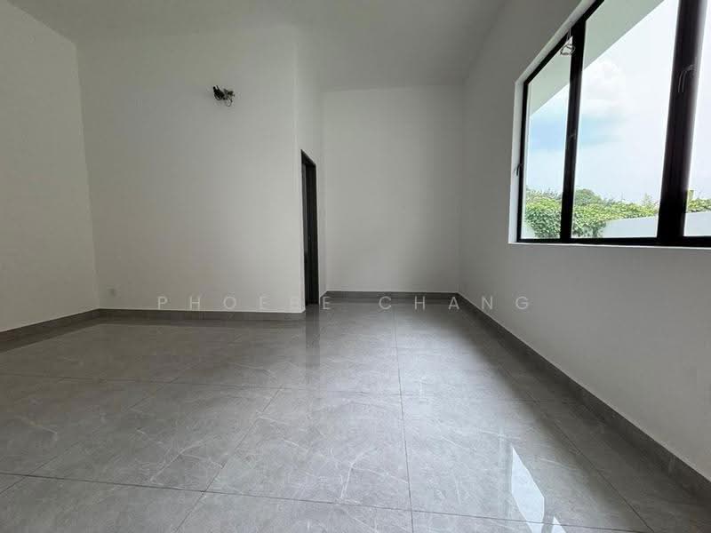 Rumah Berkembar untuk Dijual di Ipoh (Perak) - Phoebe Chang - Parents room attched W/ bathroom - PropertyGuru.com.my