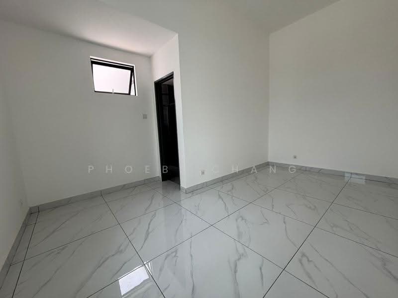 Rumah Berkembar untuk Dijual di Ipoh (Perak) - Phoebe Chang - Master bedroom dressing room - PropertyGuru.com.my