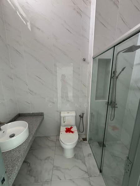 Rumah Berkembar untuk Dijual di Ipoh (Perak) - Phoebe Chang - Common room bathroom - PropertyGuru.com.my