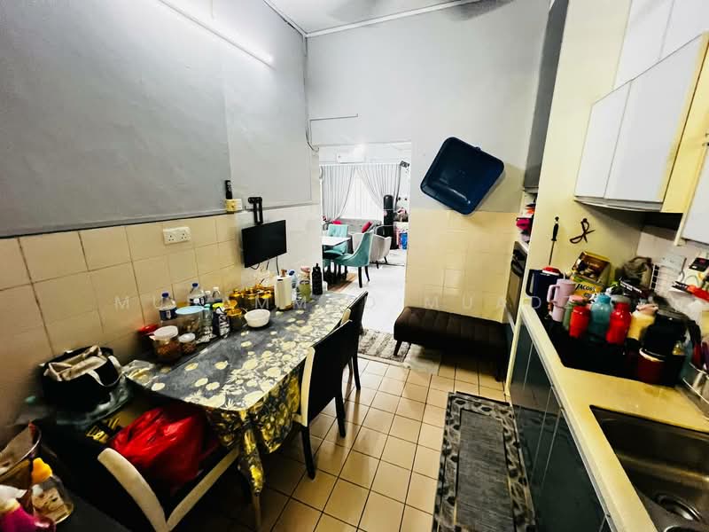 2.5-storey Terraced House for Sale in Seri Kembangan (Selangor) - Muhammad Muadz - Kitchen - PropertyGuru.com.my