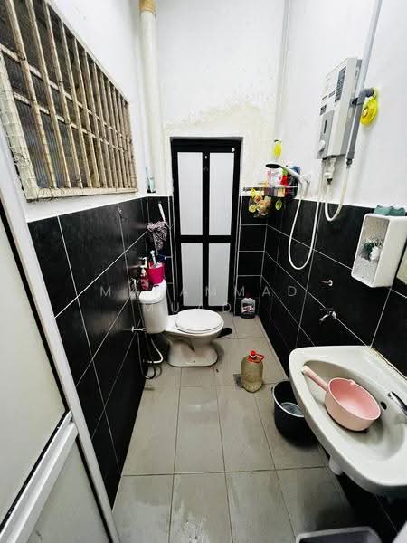 2.5-storey Terraced House for Sale in Seri Kembangan (Selangor) - Muhammad Muadz - Bathroom - PropertyGuru.com.my