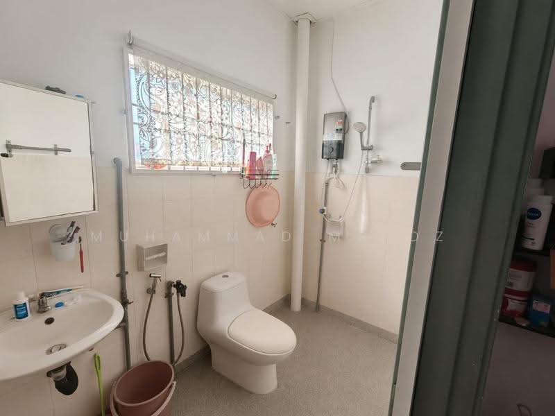 2.5-storey Terraced House for Sale in Seri Kembangan (Selangor) - Muhammad Muadz - Bathroom - PropertyGuru.com.my