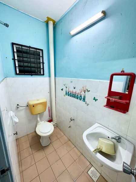 Pangsapuri untuk Dijual di Pangsapuri Sri Maya - Ahmad Muslim - Bathroom - PropertyGuru.com.my