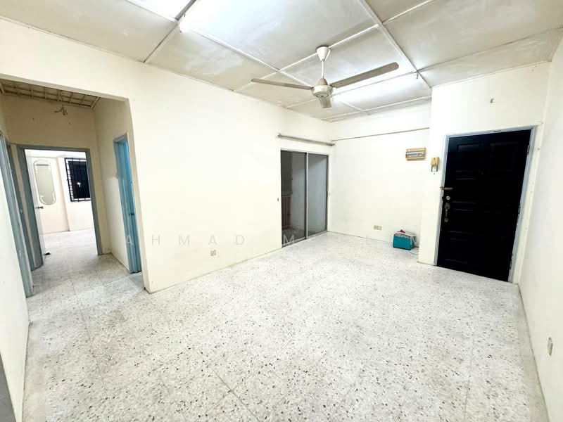 Pangsapuri untuk Dijual di Pangsapuri Sri Maya - Ahmad Muslim - Living Room - PropertyGuru.com.my
