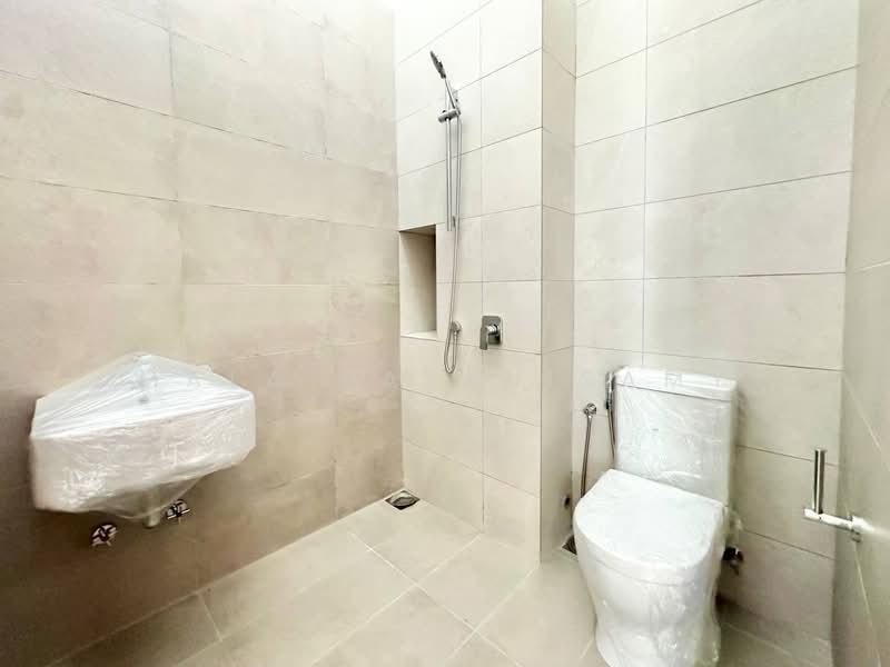 Semi-Detached House for Sale in Telok Panglima Garang (Selangor) - Mala Palanisamy - Bathroom - PropertyGuru.com.my