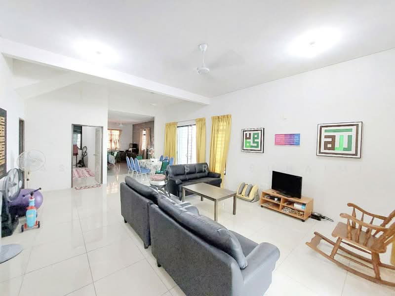 Rumah Teres untuk Dijual di Nada Alam (Pajam) - Hassan Basri Suhaimi - Living Room - PropertyGuru.com.my