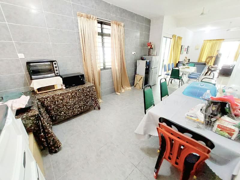 Rumah Teres untuk Dijual di Nada Alam (Pajam) - Hassan Basri Suhaimi - Living Room - PropertyGuru.com.my