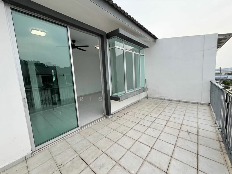 2-storey Terraced House for Sale in Taman Scientex Rawang (Rawang) - Tris Jong - Balcony - PropertyGuru.com.my