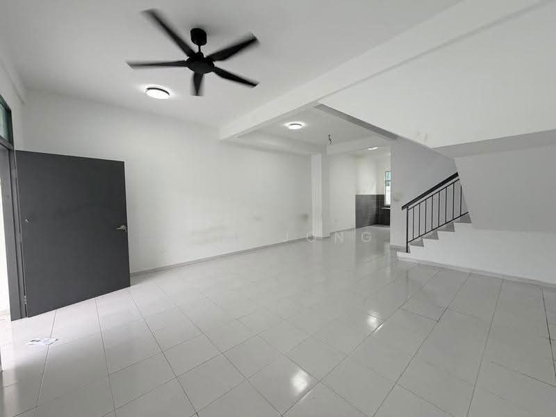 2-storey Terraced House for Sale in Taman Scientex Rawang (Rawang) - Tris Jong - Living Room - PropertyGuru.com.my