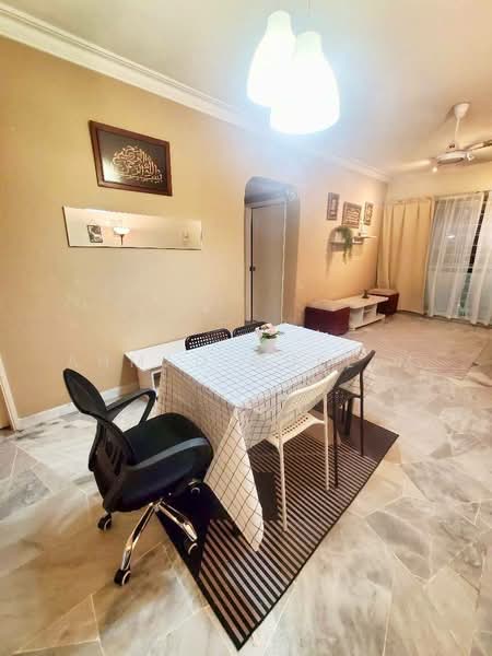 Pangsapuri untuk Dijual di Ascadia Lake View Apartment - Ahmad Muslim - Dining Room - PropertyGuru.com.my