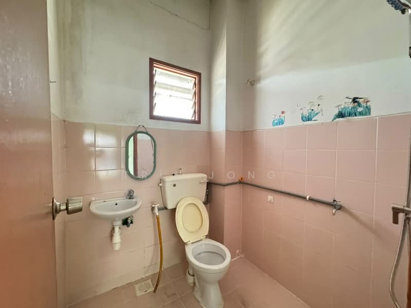 Rumah Bandar untuk Disewa di Rawang Putra (Rawang) - Tris Jong - Bathroom - PropertyGuru.com.my