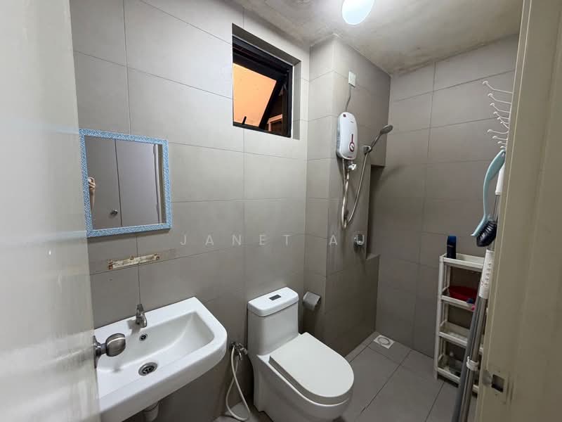 Kondominium untuk Disewa di The Haute Gurney - Janet Au - Bathroom - PropertyGuru.com.my