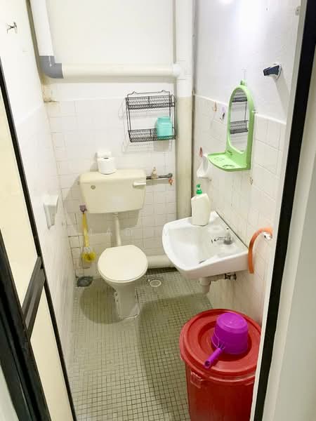 Pangsapuri untuk Dijual di Tulip Apartment - Ahmad Muslim - Bathroom - PropertyGuru.com.my