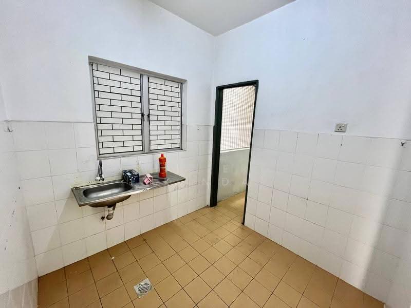 Apartment for Sale at Ria Apartment - Shaziery Iskandar - Kitchen - PropertyGuru.com.my