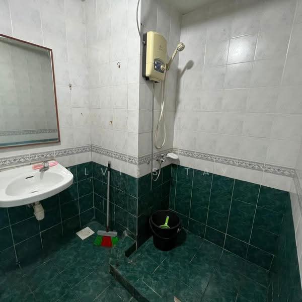 Pangsapuri untuk Dijual di Aster Court - Alviss Tay - Bathroom - PropertyGuru.com.my