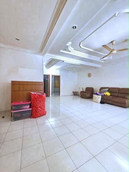 Rumah Teres 2-Tingkat untuk Dijual di Taman Desa Cemerlang (Ulu Tiram) - Karl Lim - Living Room - PropertyGuru.com.my