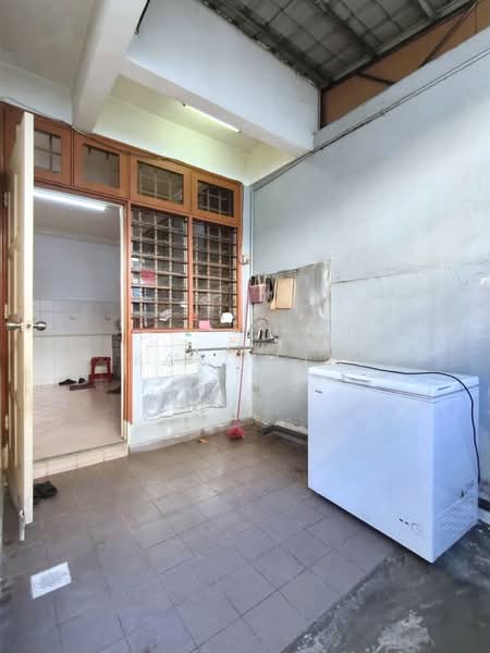 Rumah Teres 2-Tingkat untuk Dijual di Taman Desa Cemerlang (Ulu Tiram) - Karl Lim - Kitchen - PropertyGuru.com.my