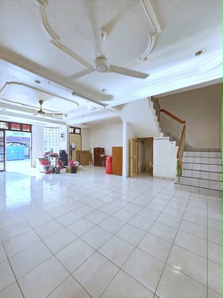 Rumah Teres 2-Tingkat untuk Dijual di Taman Desa Cemerlang (Ulu Tiram) - Karl Lim - Living Room - PropertyGuru.com.my