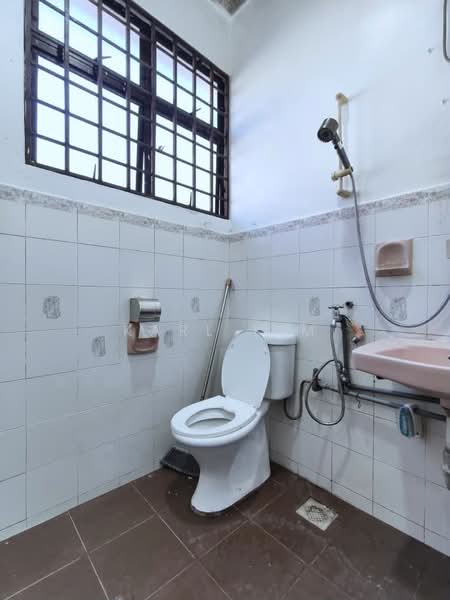 Rumah Teres 2-Tingkat untuk Dijual di Taman Desa Cemerlang (Ulu Tiram) - Karl Lim - Bathroom - PropertyGuru.com.my