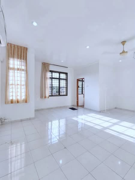 Rumah Teres 2-Tingkat untuk Dijual di Taman Desa Cemerlang (Ulu Tiram) - Karl Lim - Living Room - PropertyGuru.com.my