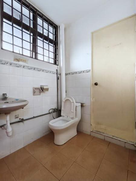 Rumah Teres 2-Tingkat untuk Dijual di Taman Desa Cemerlang (Ulu Tiram) - Karl Lim - Bathroom - PropertyGuru.com.my