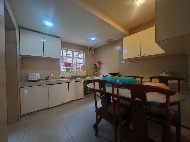 Terraced House for Sale in Bandar Country Homes (Rawang) - Yean Ma - Kitchen - PropertyGuru.com.my