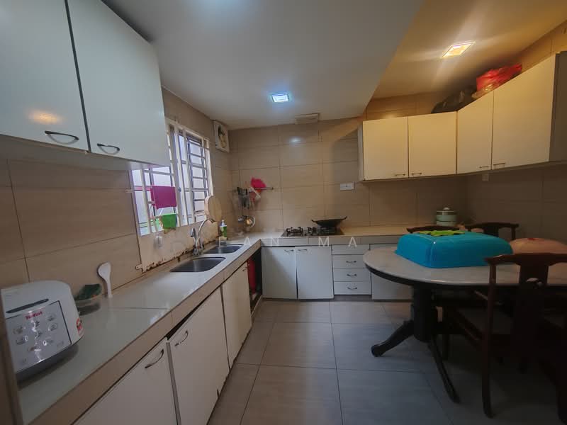 Terraced House for Sale in Bandar Country Homes (Rawang) - Yean Ma - Kitchen - PropertyGuru.com.my