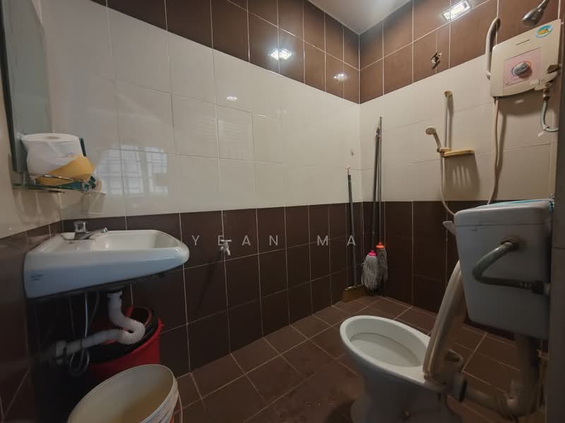 Terraced House for Sale in Bandar Country Homes (Rawang) - Yean Ma - Bathroom - PropertyGuru.com.my