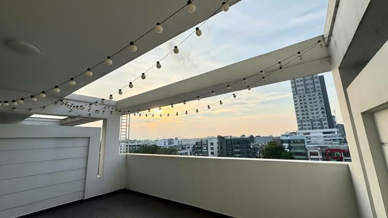 Kediaman Servis untuk Dijual di Akademik Suite - JE ONG - Balcony - PropertyGuru.com.my