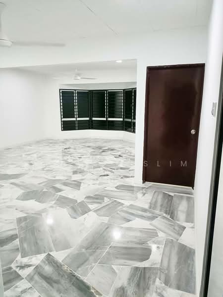 Pangsapuri untuk Dijual di Riverdale Park Apartments - Ahmad Muslim - Living Room - PropertyGuru.com.my