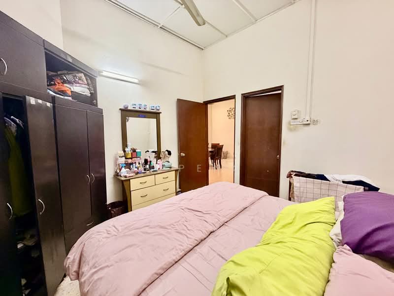1-storey Terraced House for Sale in Taman Tun Dr Ismail (Kuala Lumpur) - Yin Peng . - Bedroom - PropertyGuru.com.my