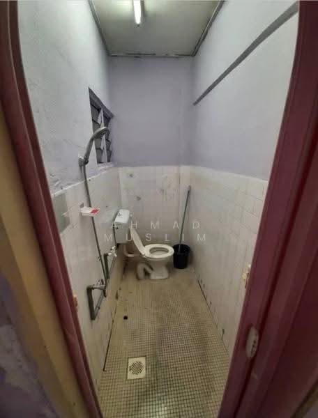 Rumah Flat untuk Dijual di Taman Batu Permai - Ahmad Muslim - Bathroom - PropertyGuru.com.my
