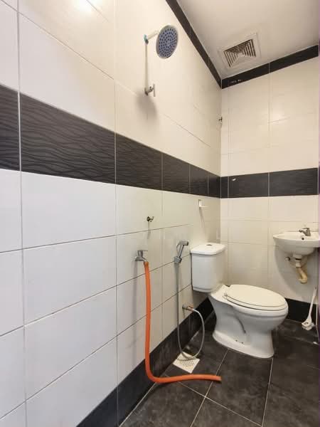 1-storey Terraced House for Sale in Taman Johor Jaya (Johor Bahru) - Desmond Lai - Bathroom - PropertyGuru.com.my
