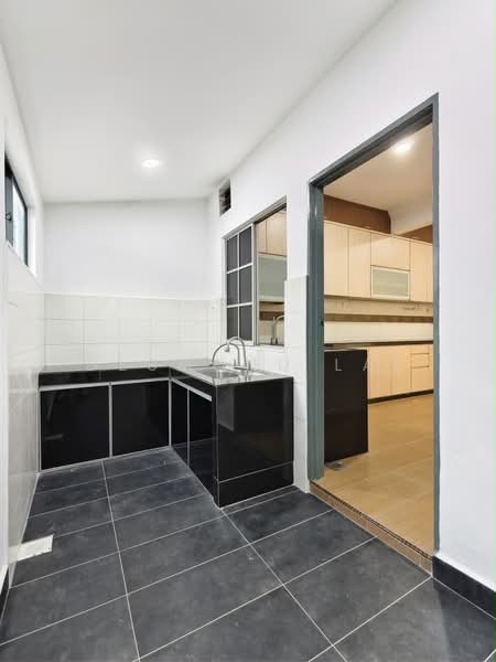 1-storey Terraced House for Sale in Taman Johor Jaya (Johor Bahru) - Desmond Lai - Kitchen - PropertyGuru.com.my