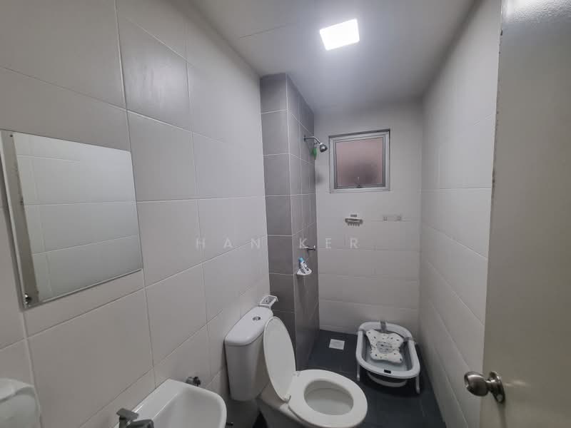 Pangsapuri untuk Dijual di Harmoni 1 - Han Ker - Bathroom - PropertyGuru.com.my