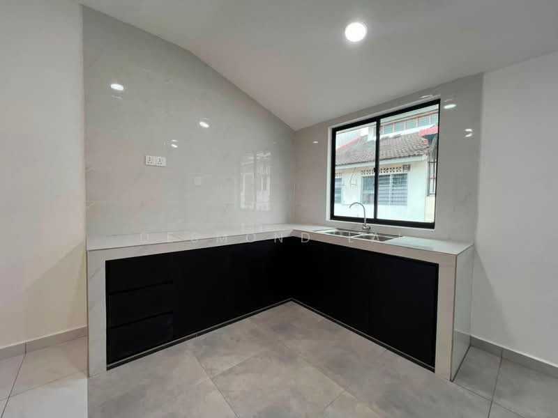 1-storey Terraced House for Sale in Taman Johor Jaya (Johor Bahru) - Desmond Lai - Kitchen - PropertyGuru.com.my